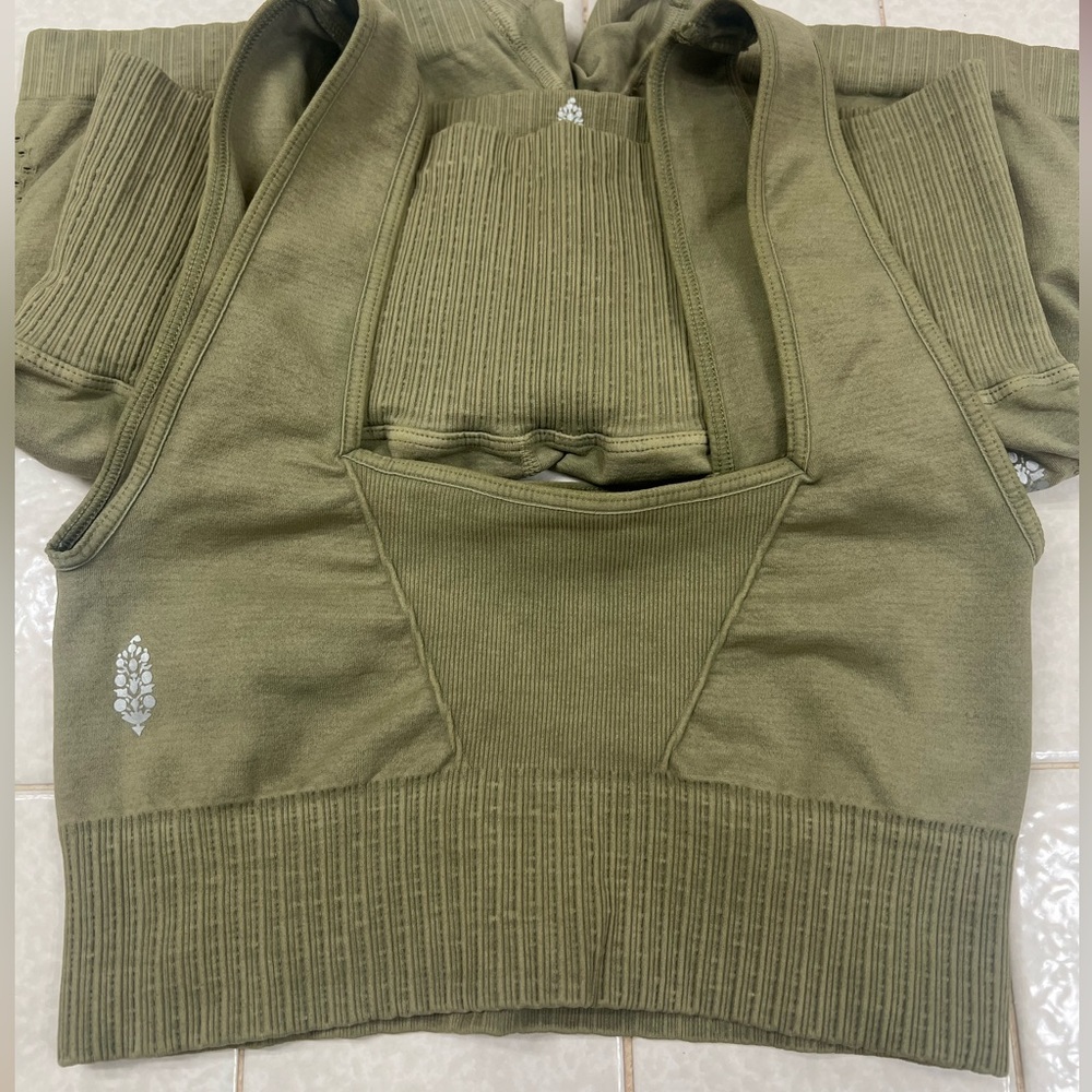 Free People Movement Good Karma Scoop Neck Bra
NWOT Olive Green
